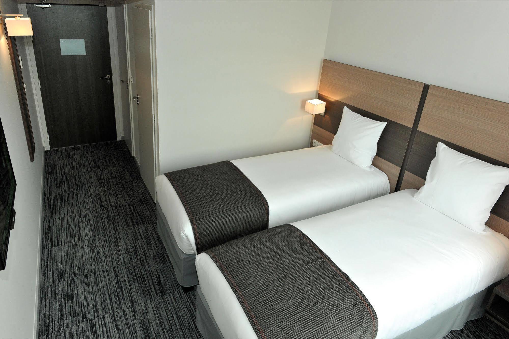 Dios Hotel Bruguieres Экстерьер фото